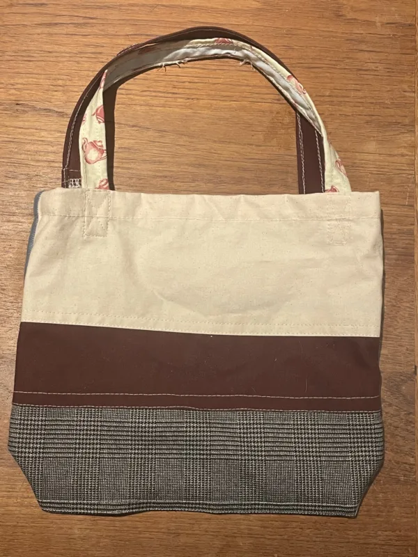Tote bag with cream, brown and houndstooth fabric panels and matching handles